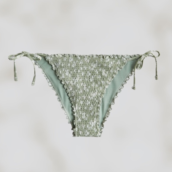 NWT Hollister Women’s Smocked Lettuce Edge Cheeky Bikini Bottom (Green Floral) - Picture 1 of 9